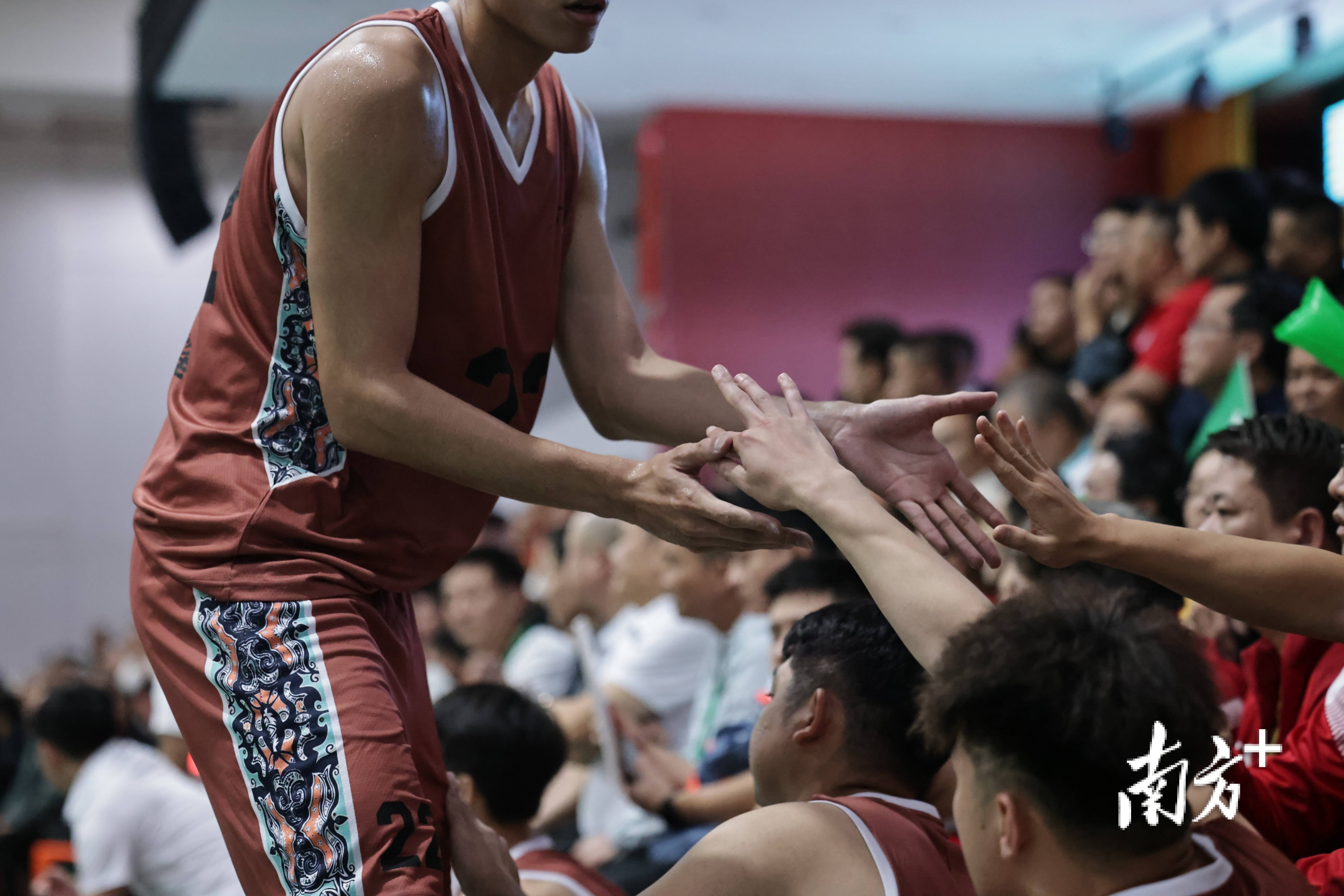 赫芬峰时刻，马拉加两球大胜对手