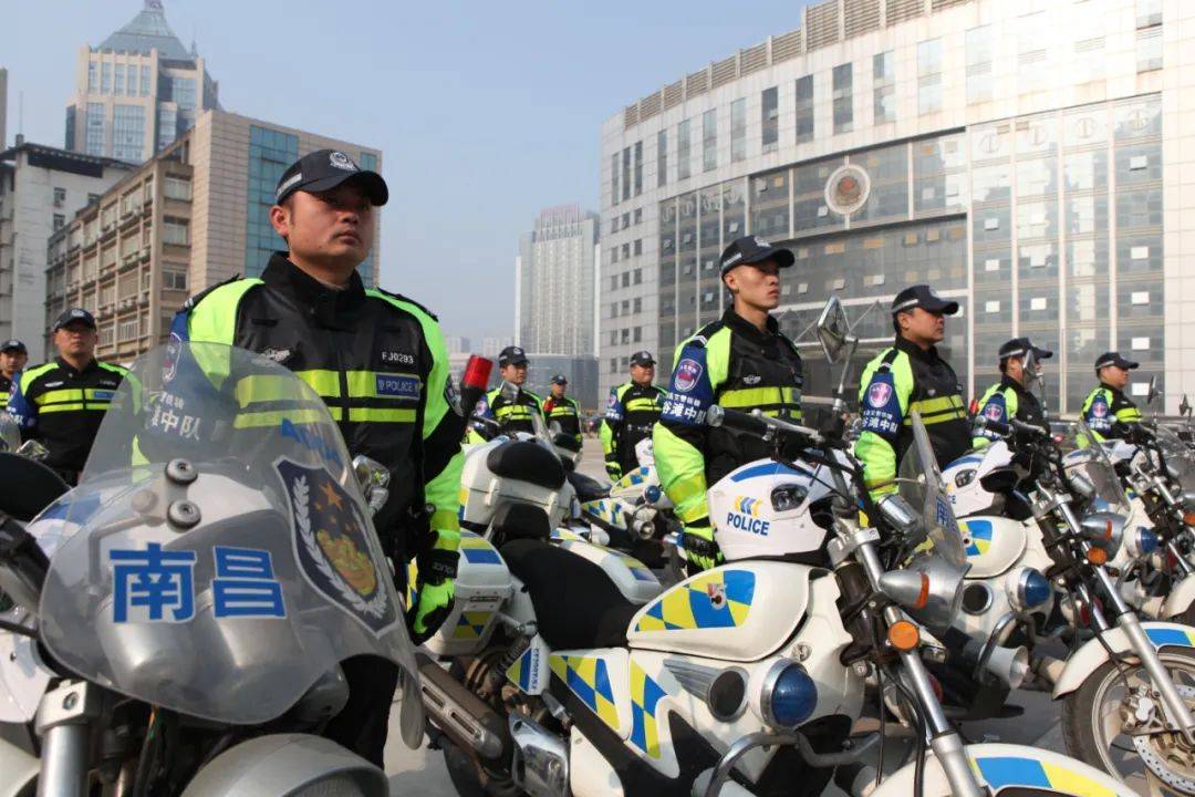 包含南昌贵州恒丰队员备战瞄准目标，士气旺盛的词条