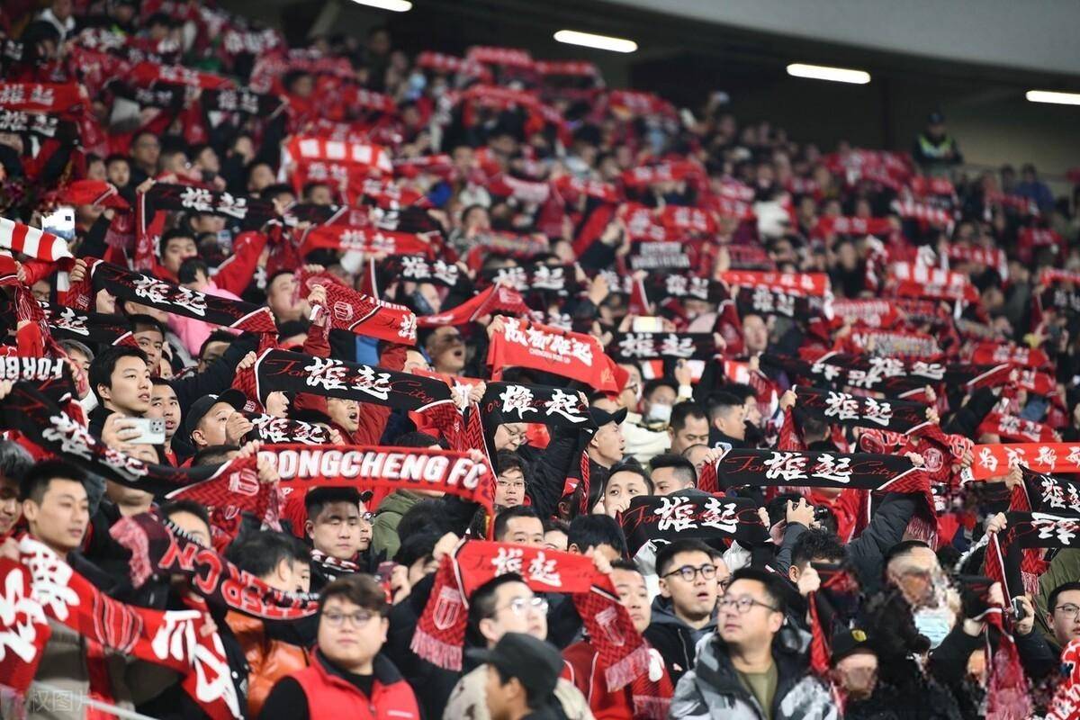 主场气氛热烈，球队守卫主场取得胜利的简单介绍