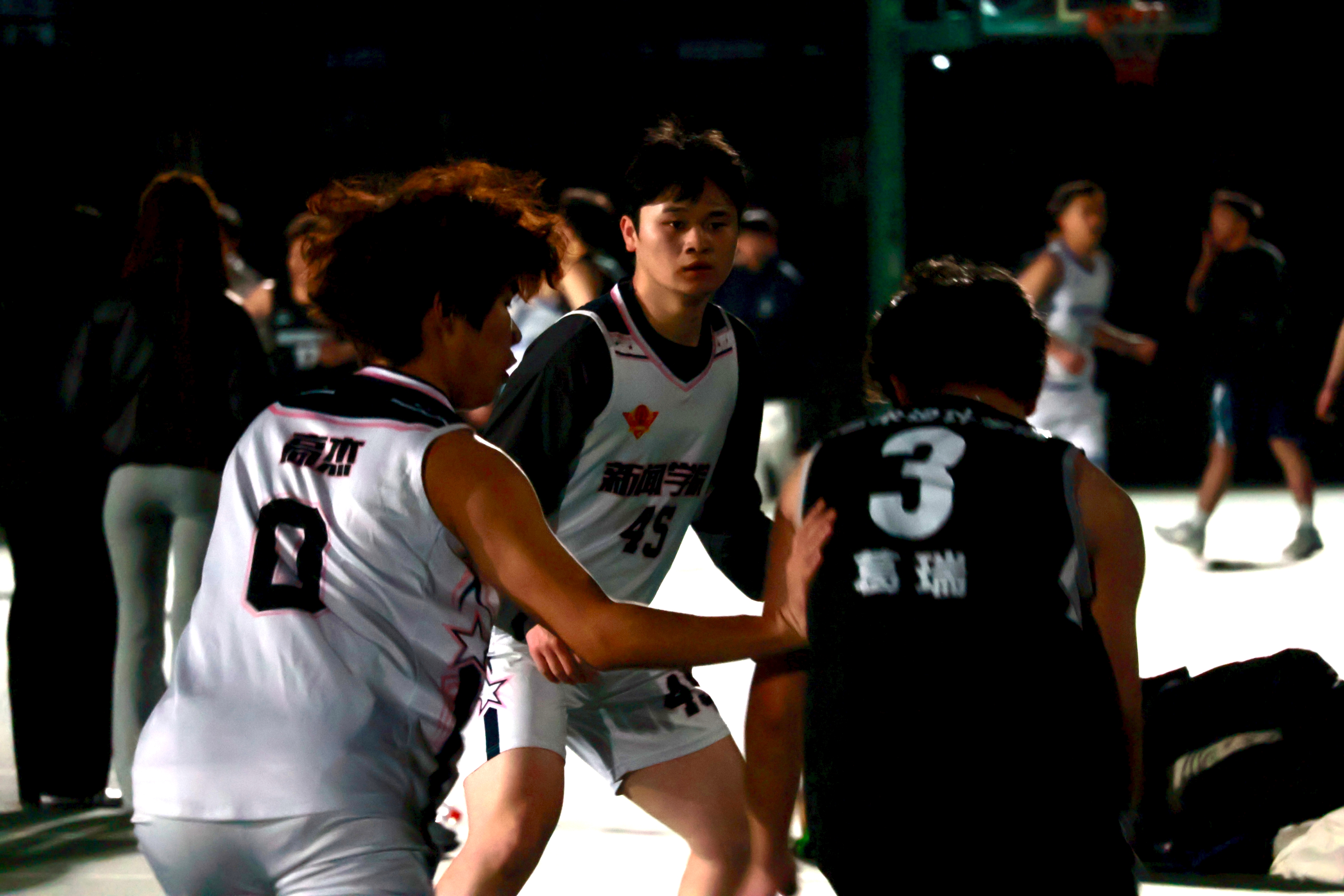 包含重庆篮球联赛洛阳篮球队高光表现的词条