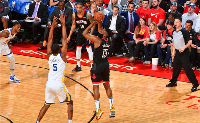 连胜终结！法国队赛车赛事中意外险胜对手的简单介绍